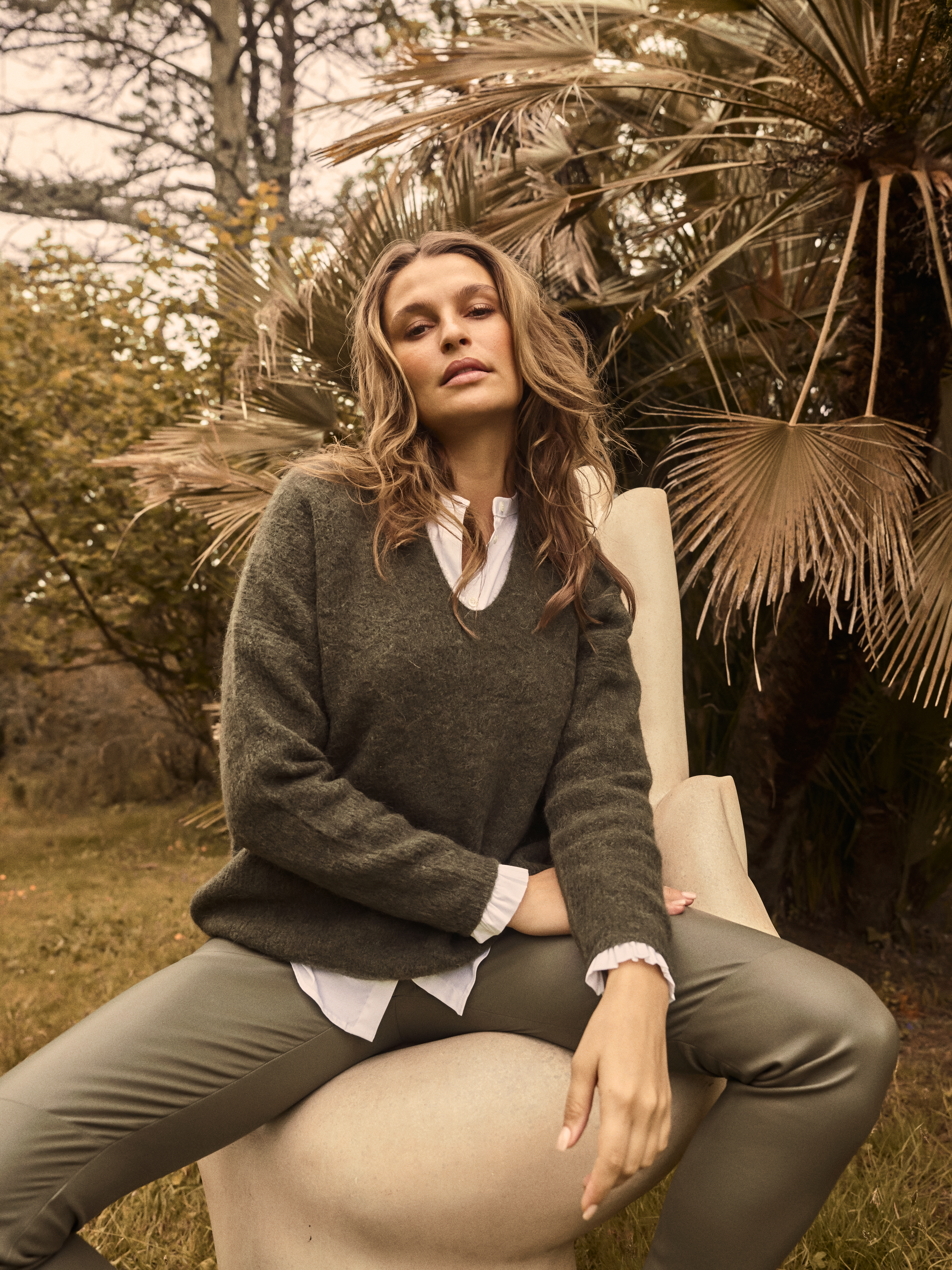 131731%20Mattie%20Sustainable%20Shirt%20-%20124220%20Lucille%20Stretch%20Leather%20Legging_1