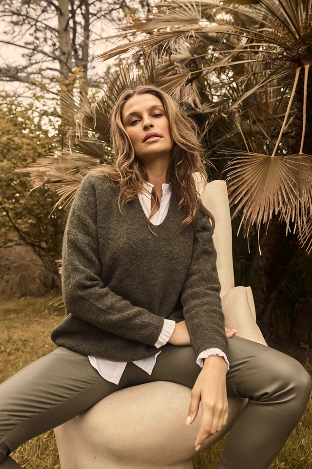 131731%20Mattie%20Sustainable%20Shirt%20-%20124220%20Lucille%20Stretch%20Leather%20Legging_1